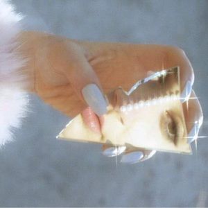 Meet your Posher, Azalea